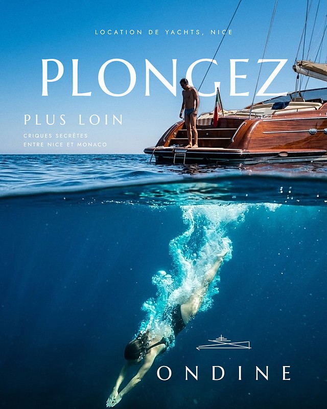 Pub Ondine, une plongeuse sous l'eau derrière un yacht en bois